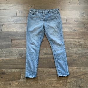 Gap WMNS Jeans. True Skinny jean.  Size 33.